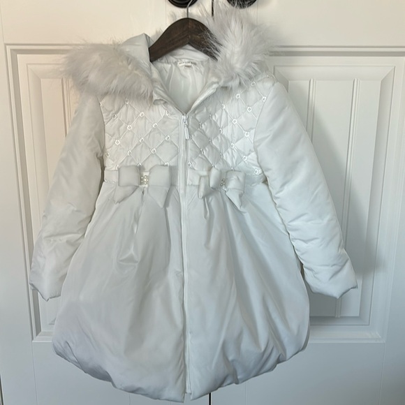Mintini Baby Girl’s Ivory Puffer Coat with Bows and Faux Pearls - Picture 1 of 11